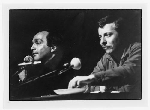 Lucien Attoun, Yves Reynaud, dialogue après la mise en voix de Regarde les femmes passer à Hérisson, 1981 ©Guy Charoy